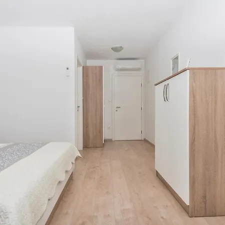 Apartment Katarina Tucepi